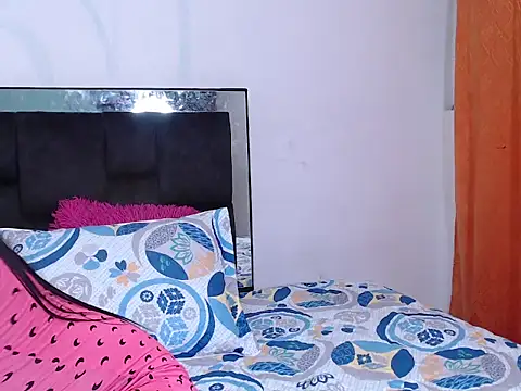 NairaBlackmont_ webcam