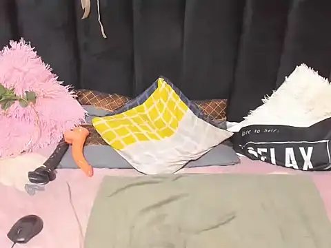 AmazingDarkDoll webcam