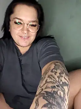 Saucy-Serenity webcam