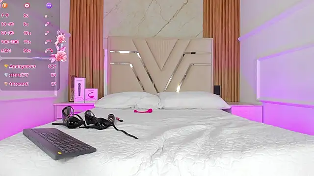 abbyevaans (F teen) - sole of the foot close