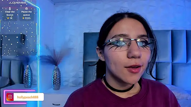 HollyPeach webcam