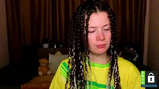 Alicia_redfollow webcam