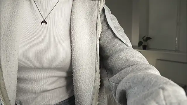 HattieGenualdi webcam