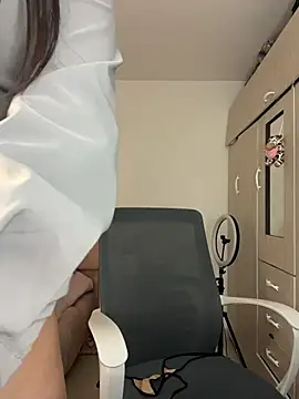 emmily_19 (F young) - NAKED AND BIGGG SQUIRTTT