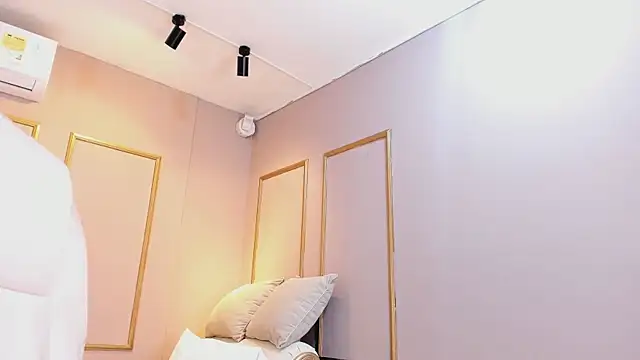 NahimiThompson webcam