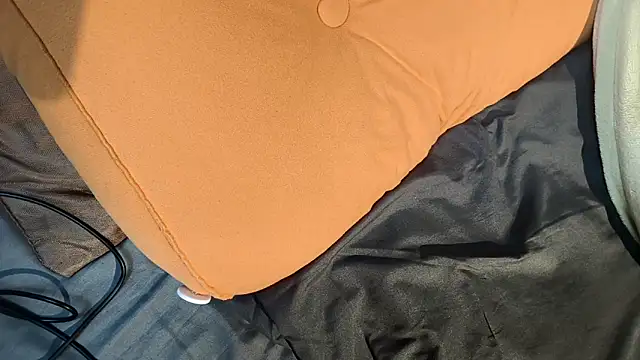 美女AngelwithEcup在线直播