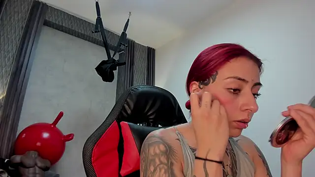 selene_red_ webcam