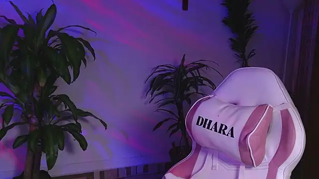 bri_von_dhara__ webcam