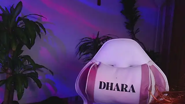 bri_von_dhara__ webcam