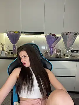 CurlyLara Live Webcam on Stripchat