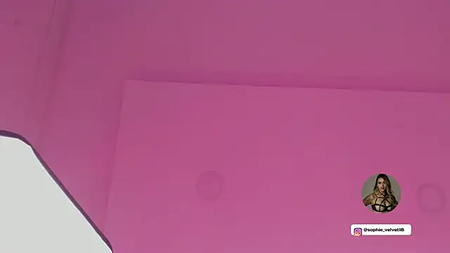 Sophie-velvet webcam