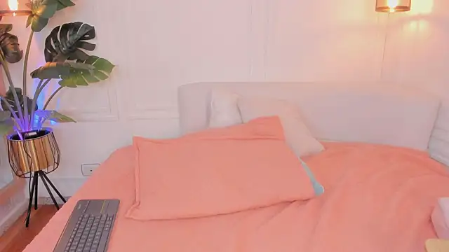 Nicole_Whittee webcam