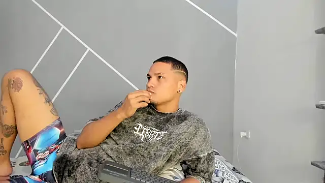 Sexy777Couple webcam