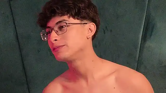 aaron_eze - Aaron_Eze's free webcam - UK Sex Cams