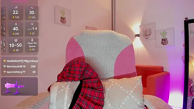 MiaWhiteBunny webcam