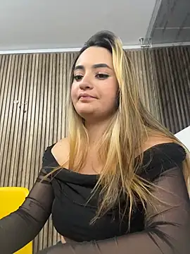 Antonella_Juliet... Live Webcam on Stripchat