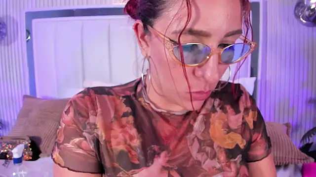 naughty_flower18 webcam