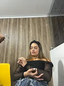 Antonella_Julieta webcam