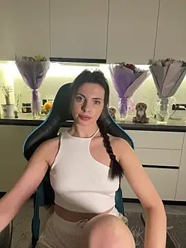 CurlyLara Live Webcam on Stripchat