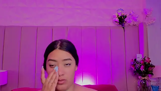 MollyBigBoobs12 webcam