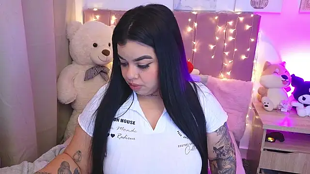 MiahJoness webcam