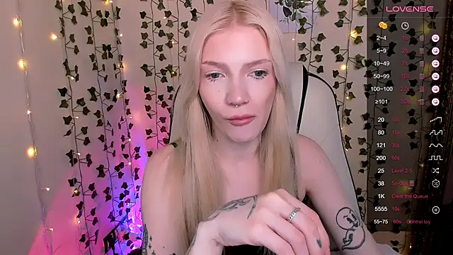 AnyaTaylor_ webcam