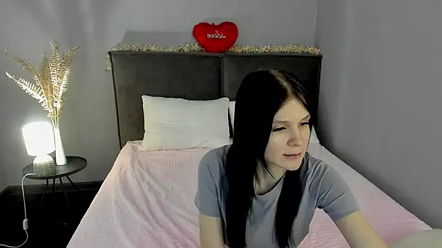 skinyjoys - SkinyJoys's free webcam