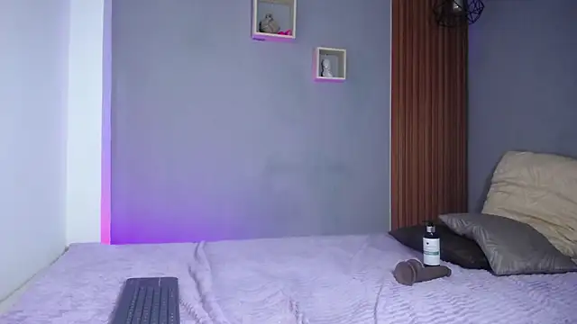 lunita125 - LUNITA125's free webcam - UK Sex Cams