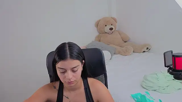 valerihouse - Valerihouse's free webcam