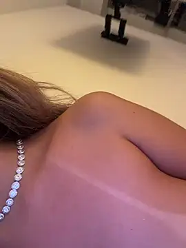 saliha_pinky_ webcam