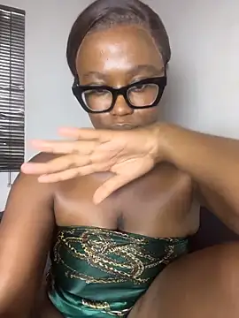 moonzy77 - Moonzy77's free webcam - UK Sex Cams