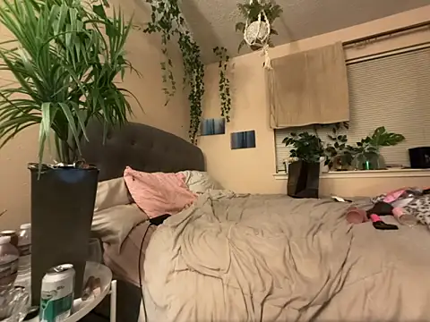 magicalc00ch (F young) - SPREAD LEGS