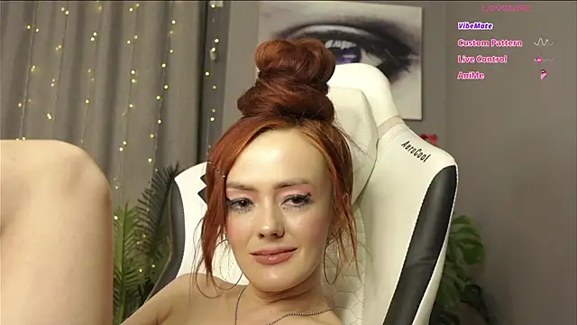 megany (F young) - Topless oil boobs and close up show ;)