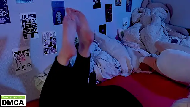 bixxxiz (F young) - Show feet