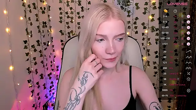 AnyaTaylor_ webcam