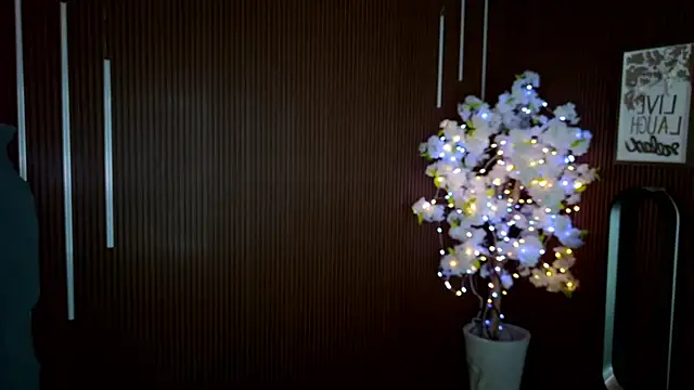 xxforyoureyesonlyxx webcam