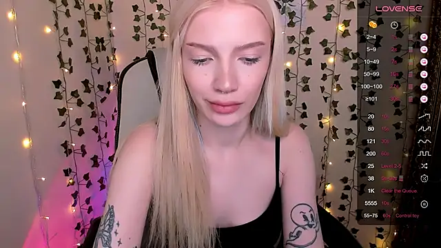 AnyaTaylor_ webcam
