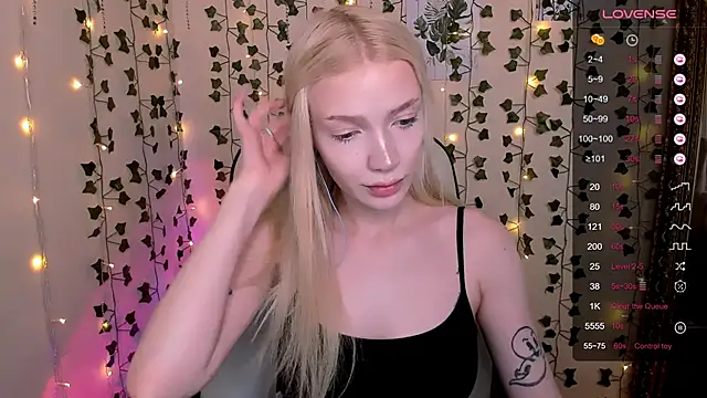 AnyaTaylor_ webcam