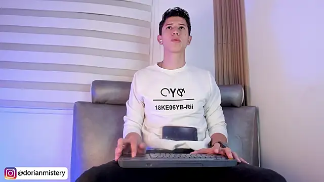 dorianmistery2322_ - Dorianmistery2322_'s free webcam - UK Sex Cams