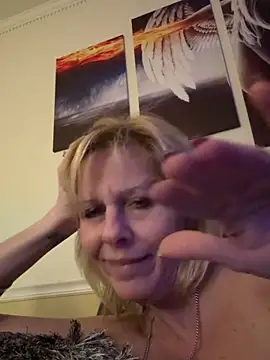 Webcam Model (FireAfterDark) is live