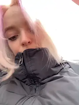 aka_Blonde webcam