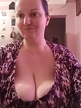 BustyLadyAlma webcam