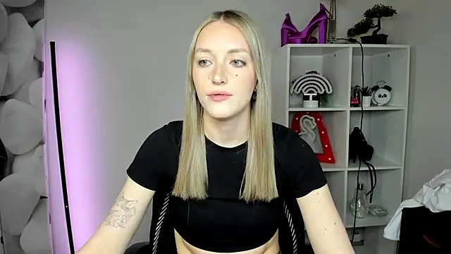 EvelynBlond webcam