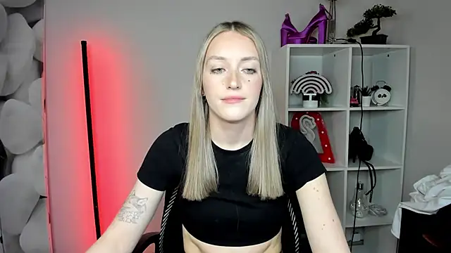 EvelynBlond webcam