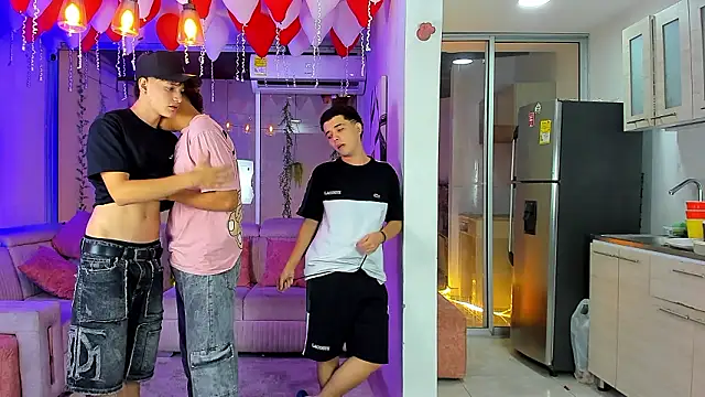 Houseofwarrios webcam