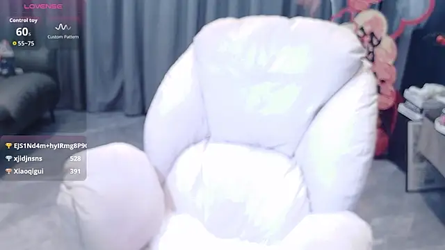 美女shuimitao520在线直播