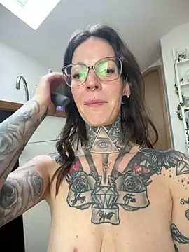 BrownieyQueen webcam