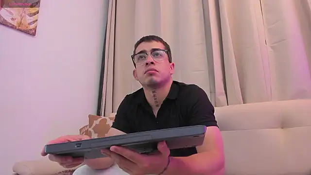 Tommas_Jhonson webcam