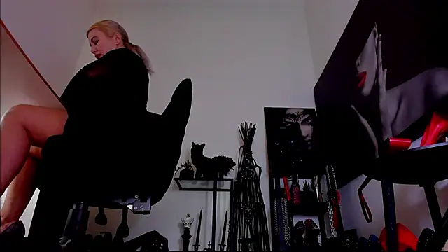 MistressDemi webcam