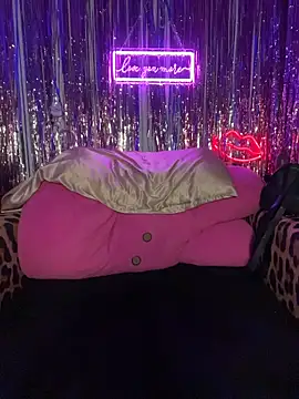 BigFineSelena webcam